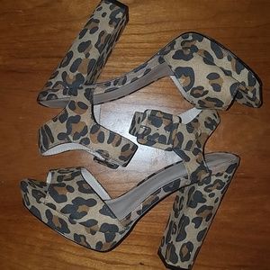 8M Leopard High heeled platform sandals!